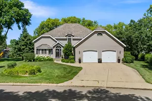 1203 Parkside Dr, Marshall, MN 56258 - Photo 7