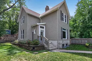 412 Winona St E, Saint Paul, MN 55107 - Photo 1