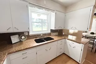 2425 East Ave, Worthington, MN 56187 - Photo 21