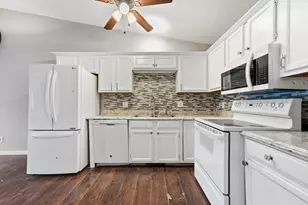207 Shawnee Trail, Shakopee, MN 55379 - Photo 3