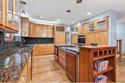 877 New Century Boulevard S, Maplewood, MN 55119 - Photo 3