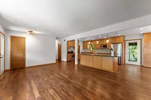9725 Queen Rd, Bloomington, MN 55431 - Photo 3