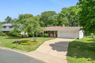 9725 Queen Rd, Bloomington, MN 55431 - Photo 27
