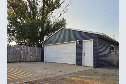 615 Elm Avenue W, Waseca, MN 56093 - Photo 5
