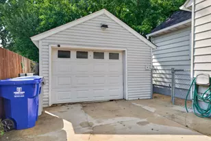 1007 11th Ave NE, Rochester, MN 55906 - Photo 3