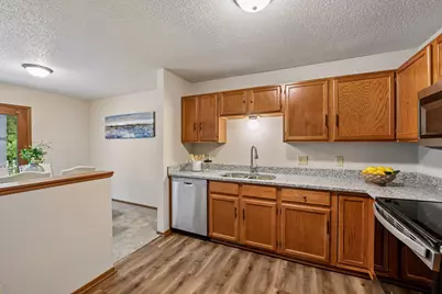 15275 Lesley Lane, Eden Prairie, MN 55346 - Photo 13