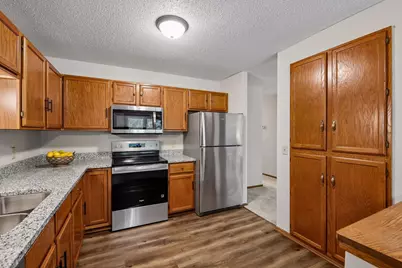 15275 Lesley Lane, Eden Prairie, MN 55346 - Photo 3