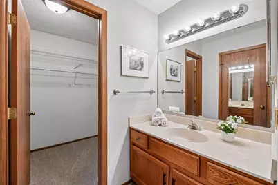 15275 Lesley Lane, Eden Prairie, MN 55346 - Photo 17