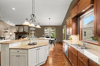 10776 Lyndale Bluffs Trail, Bloomington, MN 55420 - Photo 13