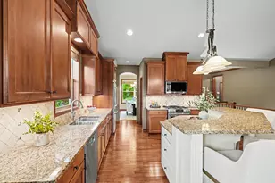 10776 Lyndale Bluffs Trail, Bloomington, MN 55420 - Photo 15