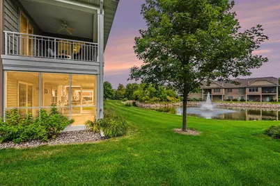 10776 Lyndale Bluffs Trail, Bloomington, MN 55420 - Photo 5