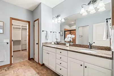10776 Lyndale Bluffs Trail, Bloomington, MN 55420 - Photo 27