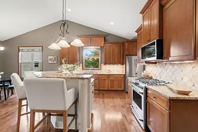 10776 Lyndale Bluffs Trail, Bloomington, MN 55420 - Photo 17
