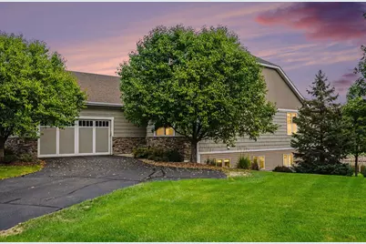 10776 Lyndale Bluffs Trail, Bloomington, MN 55420 - Photo 39