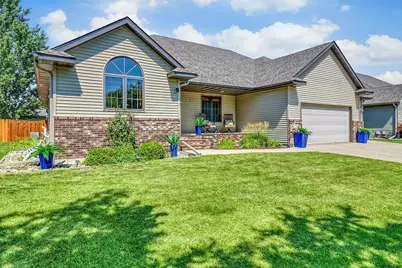555 Queens Court, Moorhead, MN 56560 - Photo 3