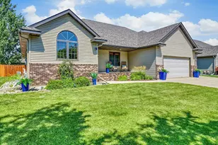 555 Queen's Ct, Moorhead, MN 56560 - Photo 3
