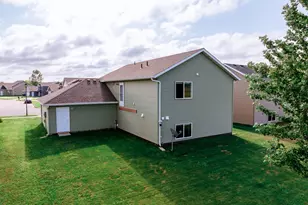 1051 Yellowstone Ave, Saint Cloud, MN 56303 - Photo 5