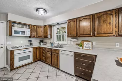 1440 Valley View Road, Chaska, MN 55318 - Photo 13