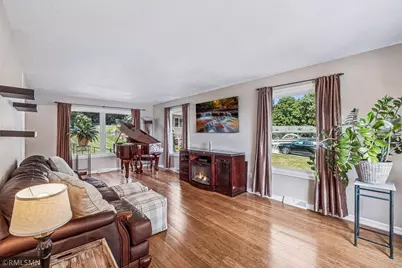 1440 Valley View Road, Chaska, MN 55318 - Photo 5