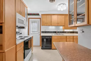 3617 Boone Ave N, New Hope, MN 55427 - Photo 5