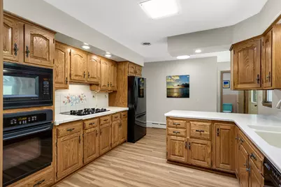 805 Kingsview Lane N, Plymouth, MN 55447 - Photo 11