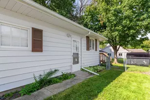 1334 Lincoln Ave, Owatonna, MN 55060 - Photo 3