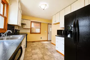1066 Beatrice St, Eagan, MN 55065 - Photo 5