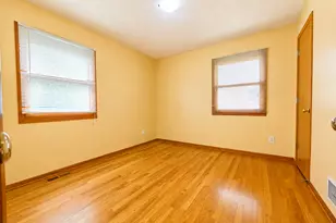 1066 Beatrice St, Eagan, MN 55065 - Photo 9