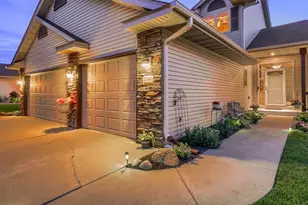 2040 Staghorn Dr, Shakopee, MN 55379 - Photo 3