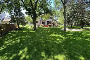 8441 W Lake Dr, Chanhassen, MN 55317 - Photo 31