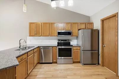 10605 44th Avenue N #E, Plymouth, MN 55442 - Photo 3