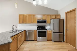 10605 44th Ave N, Plymouth, MN 55442 - Photo 3