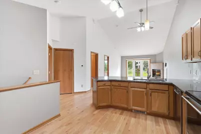 10605 44th Avenue N #E, Plymouth, MN 55442 - Photo 5