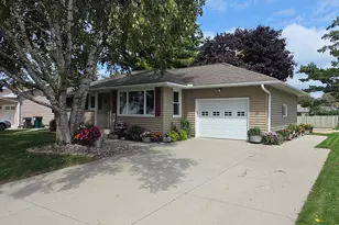 211 6th St SW, Eyota, MN 55934 - Photo 3