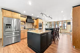 1082 W Lake Dr, Detroit Lakes, MN 56501 - Photo 3