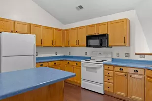7559 Derby Ln, Shakopee, MN 55379 - Photo 5