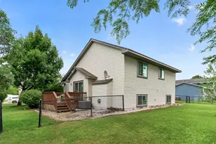 7101 Setzler Pkwy, Brooklyn Park, MN 55445 - Photo 23