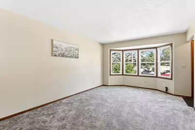 678 Case Avenue, Saint Paul, MN 55106 - Photo 5