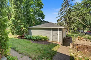 987 Earl St, Saint Paul, MN 55106 - Photo 3