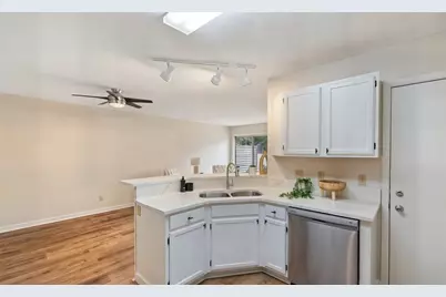 9925 Russell Avenue N #9, Brooklyn Park, MN 55444 - Photo 7