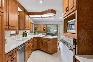 5908 W 104th St, Bloomington, MN 55438 - Photo 9