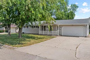 807 Hackberry Dr, Marshall, MN 56258 - Photo 1