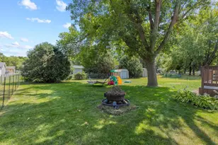 807 Hackberry Dr, Marshall, MN 56258 - Photo 7