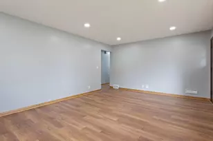 5725 Northport Dr, Brooklyn Center, MN 55429 - Photo 7