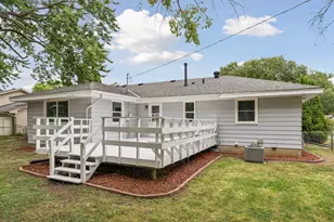 6109 Bethia Ln, Brooklyn Park, MN 55429 - Photo 5