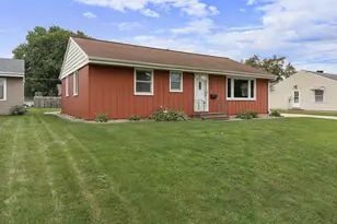 304 18th St NW, Austin, MN 55912 - Photo 3