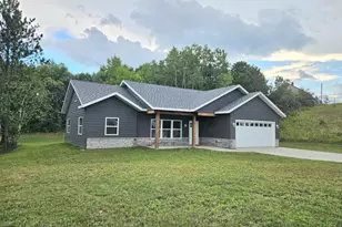 912 Carter Cir, Eveleth, MN 55734 - Photo 1