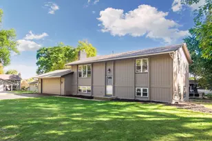 8113 Dakota Ln, Chanhassen, MN 55317 - Photo 1