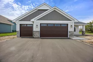 216 10th Ave NE, Hutchinson, MN 55350 - Photo 5