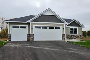 246 10th Ave NE, Hutchinson, MN 55350 - Photo 3